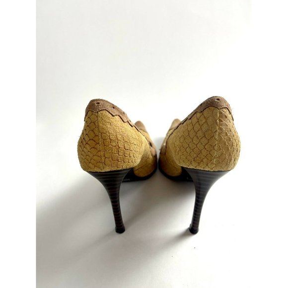 Women’s Lui Chiny Mustard Colored pointed pump heels - Picture 2 of 9